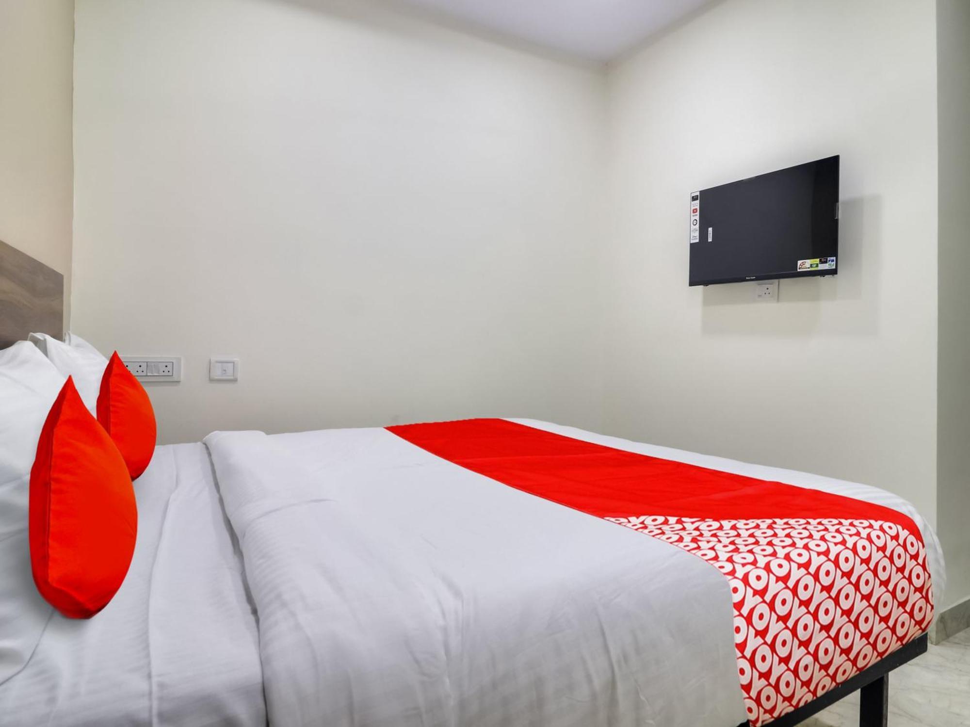 Hotel O Red Stone Hotels Хайдарабад Экстерьер фото